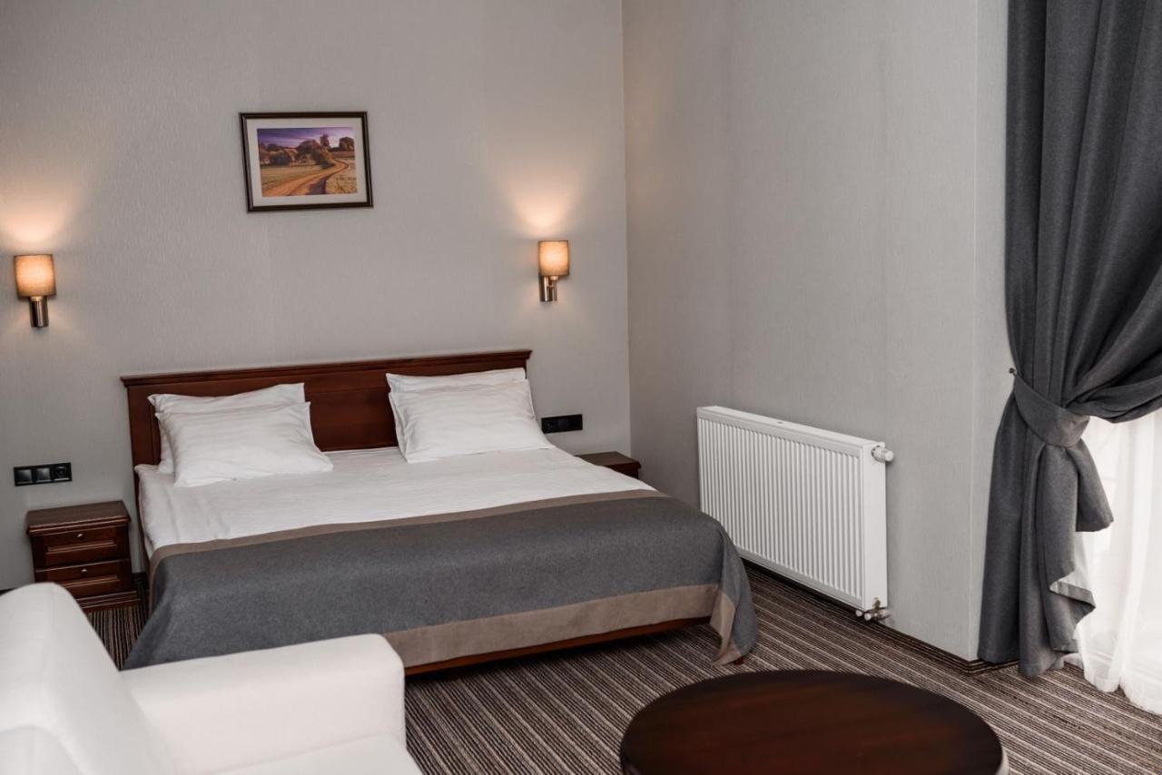Optima Collection Park Hotel Ивано-Франкивск Екстериор снимка