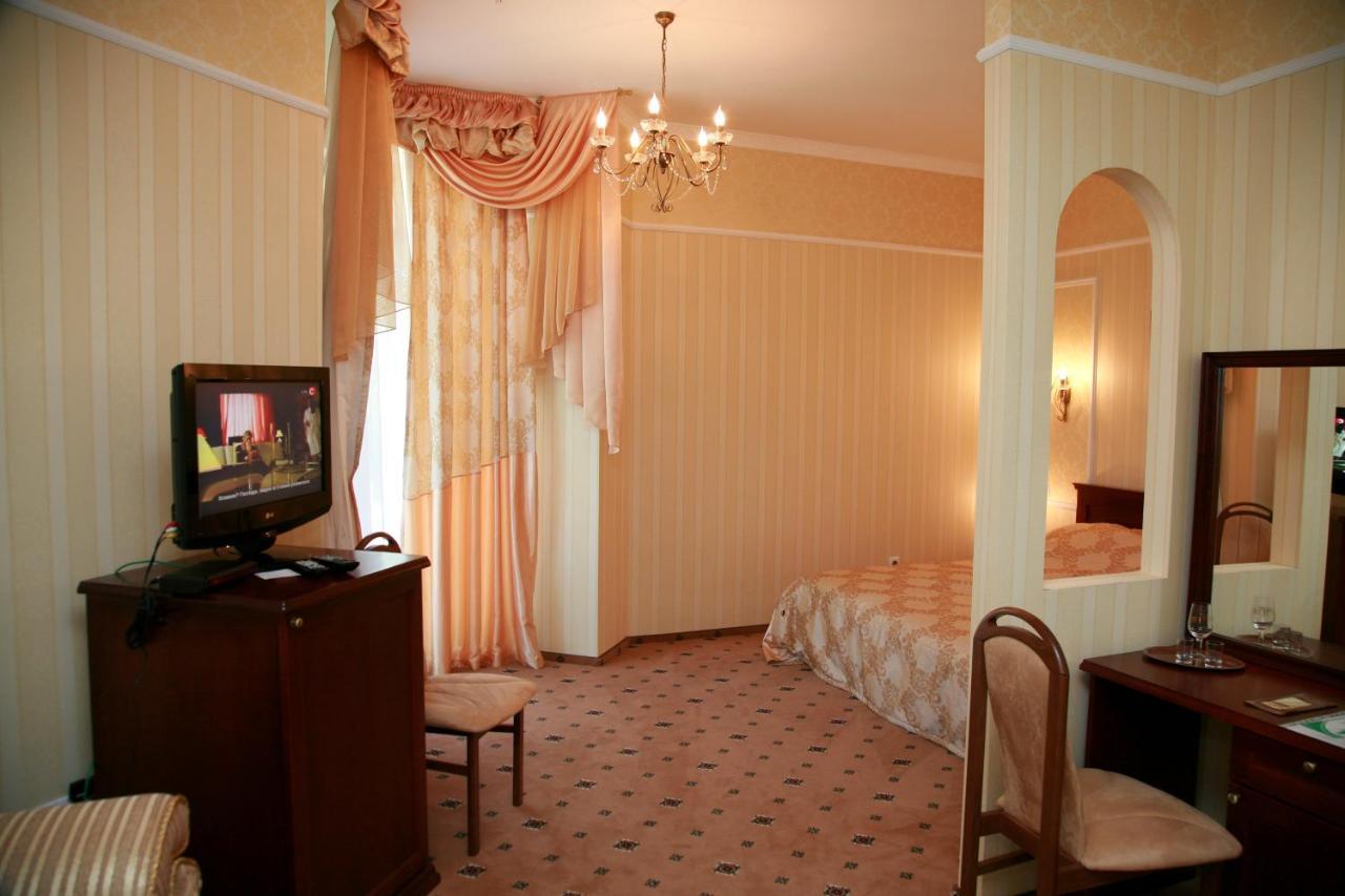 Optima Collection Park Hotel Ивано-Франкивск Екстериор снимка