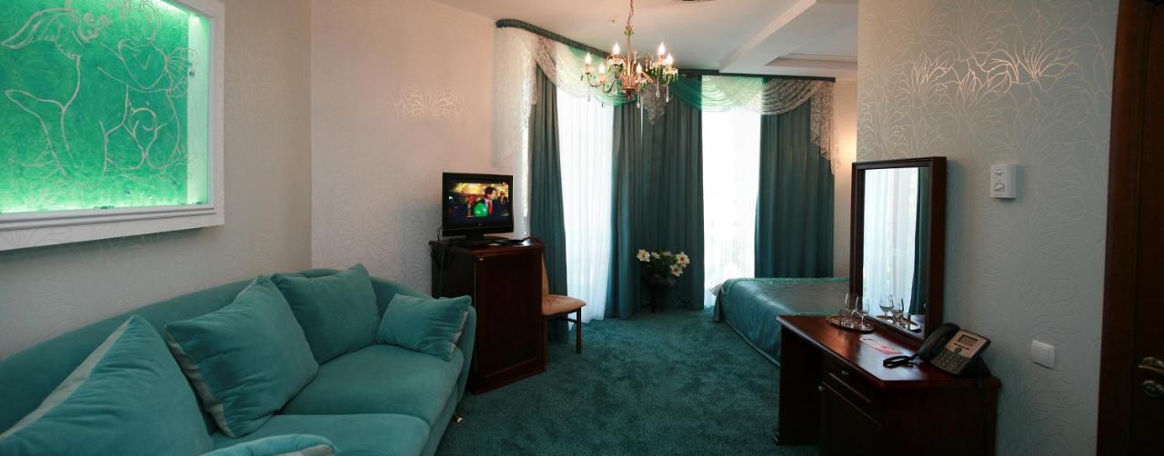 Optima Collection Park Hotel Ивано-Франкивск Екстериор снимка