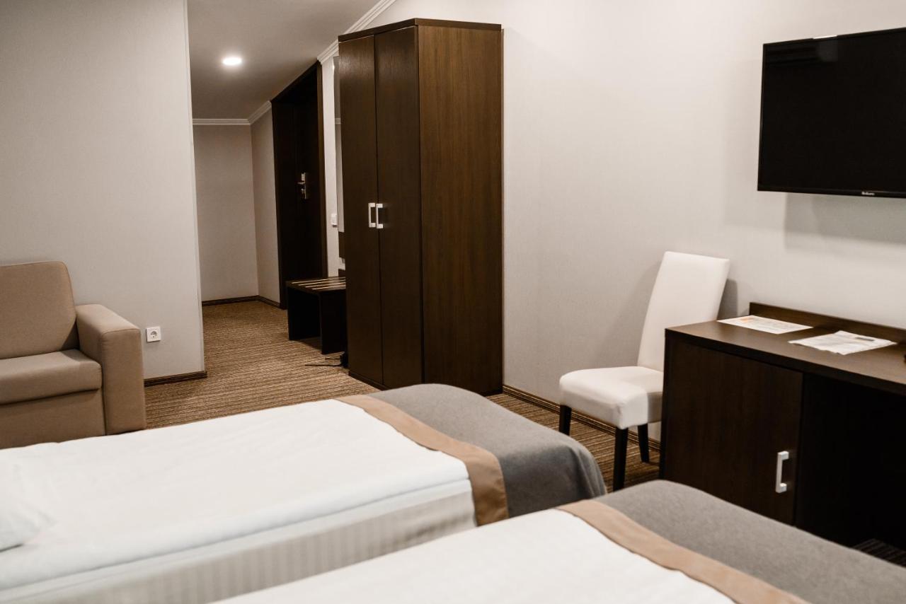 Optima Collection Park Hotel Ивано-Франкивск Екстериор снимка