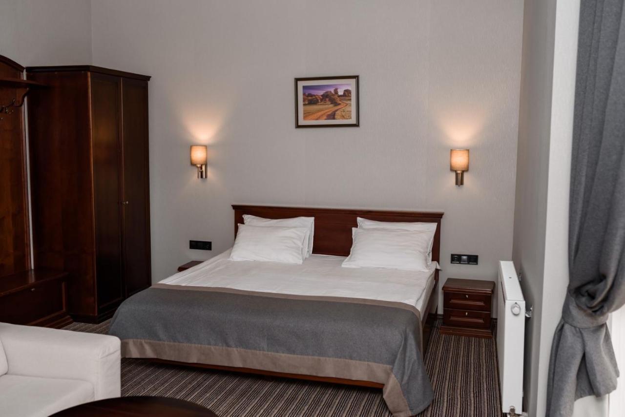 Optima Collection Park Hotel Ивано-Франкивск Екстериор снимка