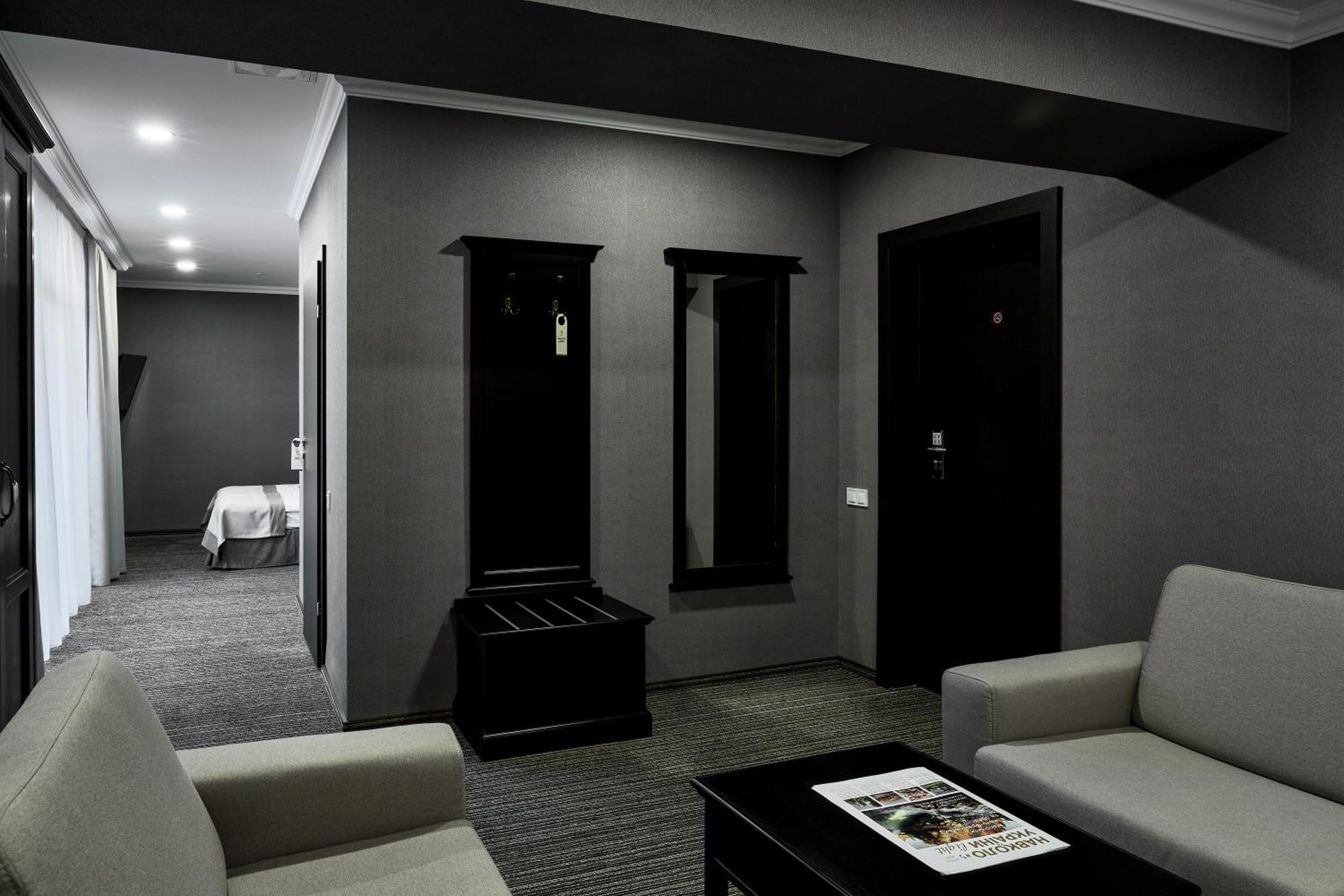 Optima Collection Park Hotel Ивано-Франкивск Стая снимка