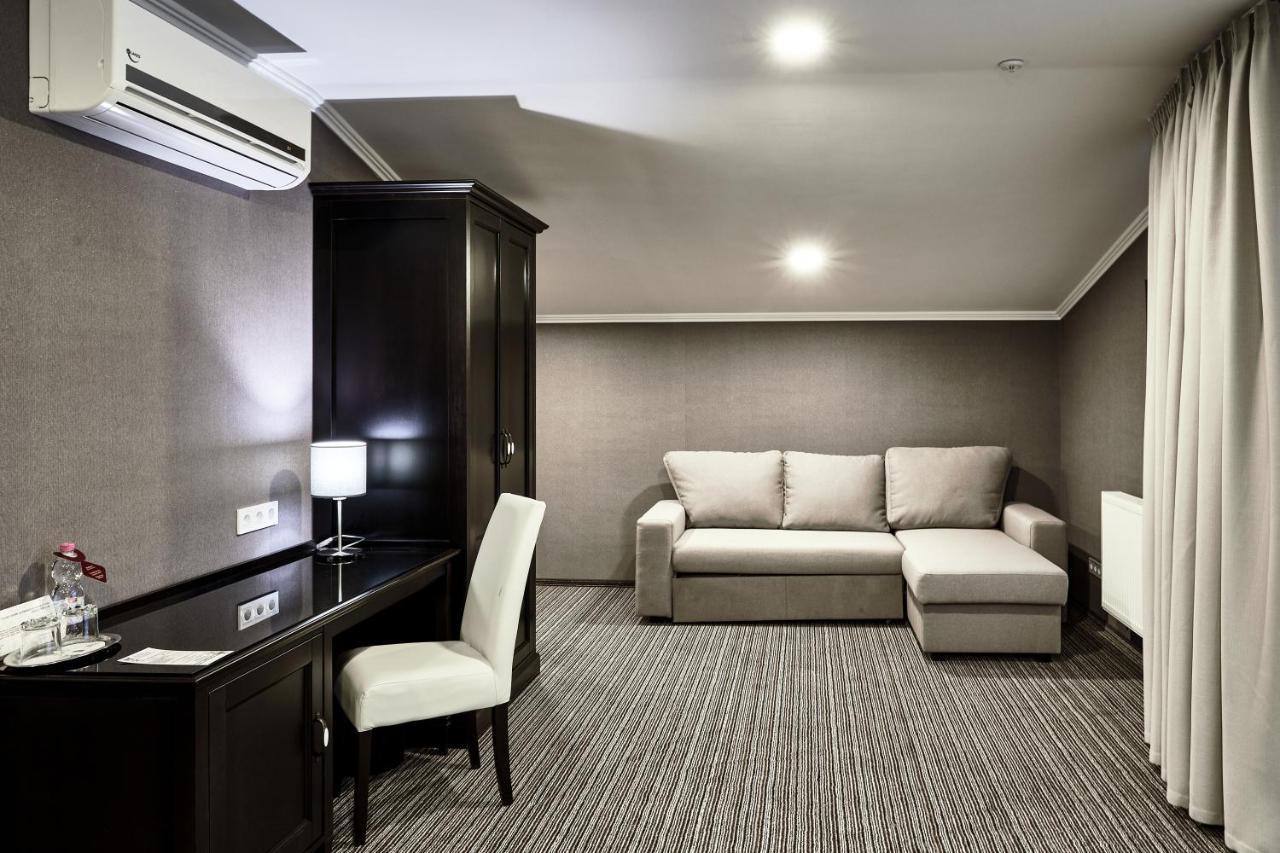 Optima Collection Park Hotel Ивано-Франкивск Екстериор снимка