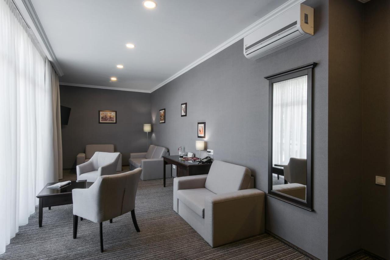 Optima Collection Park Hotel Ивано-Франкивск Екстериор снимка