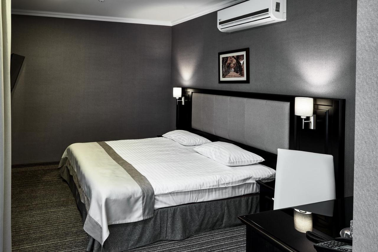 Optima Collection Park Hotel Ивано-Франкивск Екстериор снимка