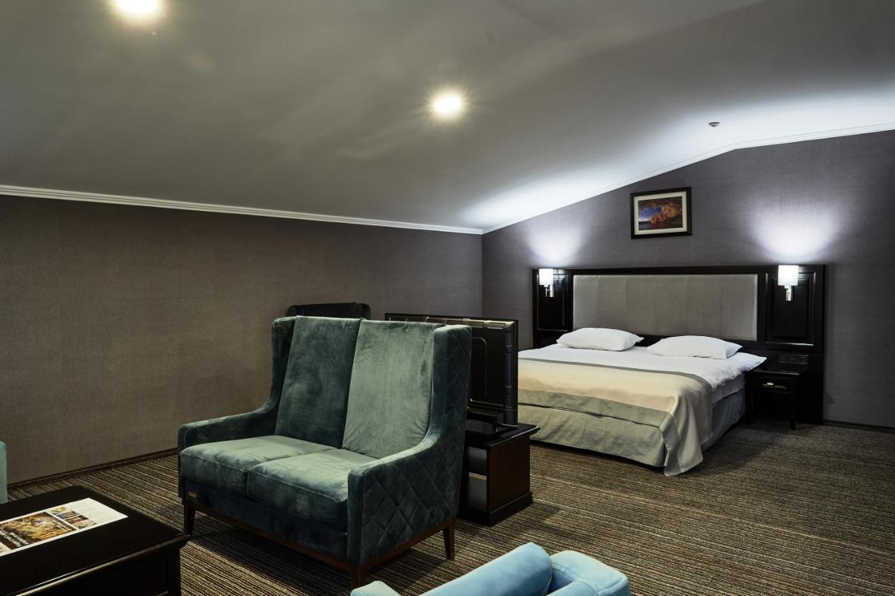Optima Collection Park Hotel Ивано-Франкивск Екстериор снимка