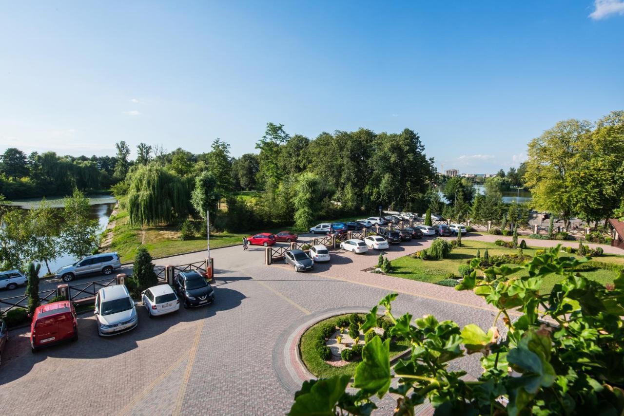 Optima Collection Park Hotel Ивано-Франкивск Екстериор снимка